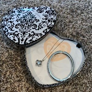 Women’s Necklace & Bracelet Set